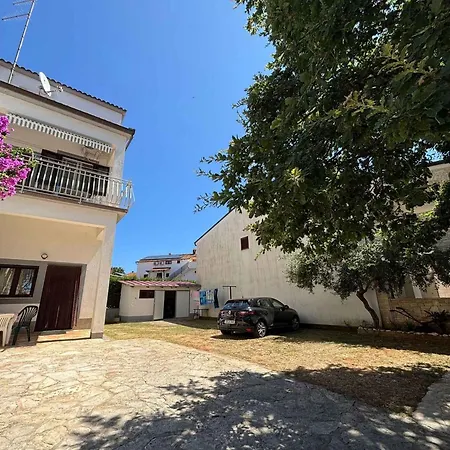 2 Διαμέρισμα Μεντουλίν